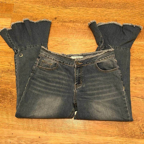 Current Air Ruffle Bell Bottom Capri Jeans Frayed Waist GG - Picture 1 of 4